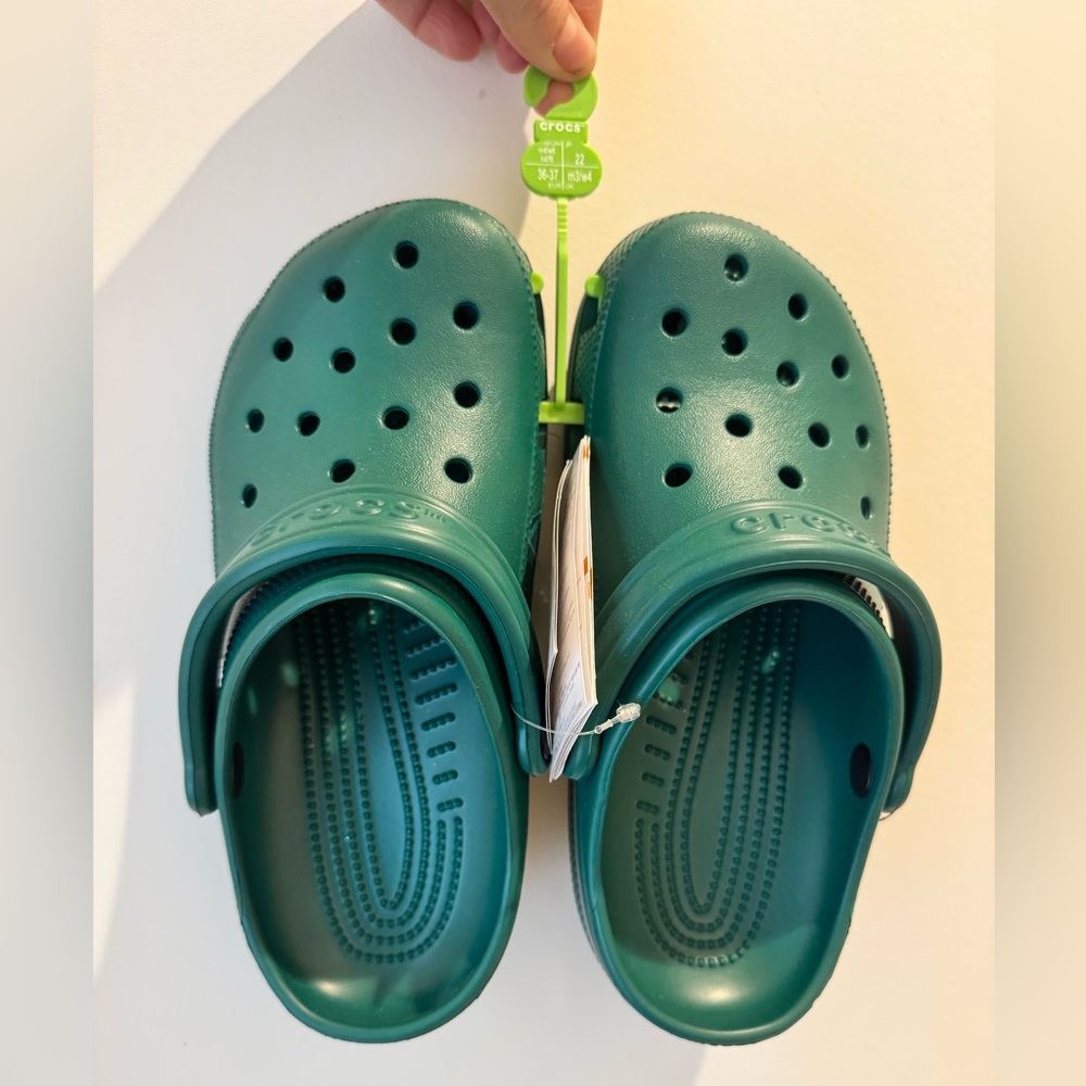 CROCS‎ Classic Emerald Clogs NWT